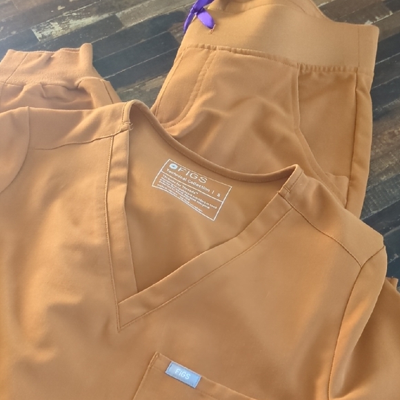 Figs Tan Scrub Set - Picture 1 of 4